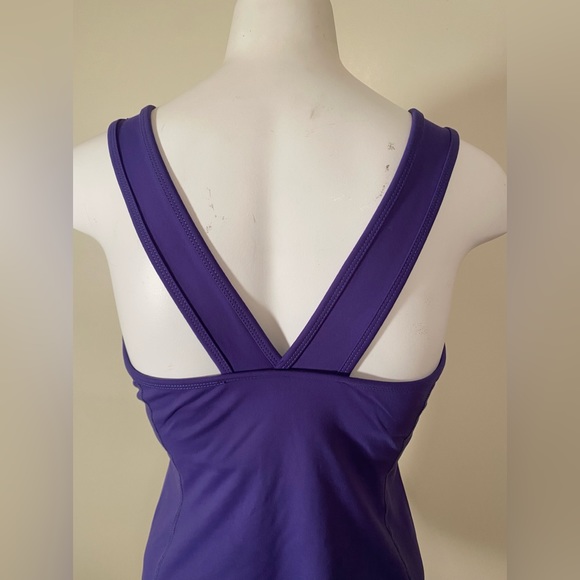 Tonic Active Yoga Top with Built in Shelf Bra Size Medium in EUC - Picture 5 of 7